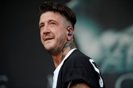 Austin-Carlile-from-Of-Mice-and-Men-2015-billboard-1548.jpg